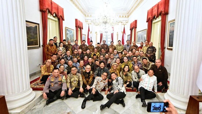 Jokowi makan siang bersama Menteri di Istana Negara