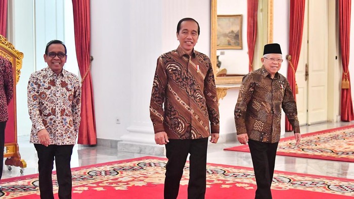 Jokowi makan siang bersama Menteri di Istana Negara