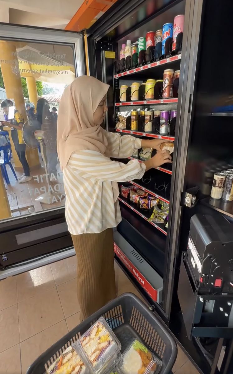 Jualan Nasi Kotak di Vending Machine, Wanita Ini Bisa Raup Rp 75 Juta Sebulan!