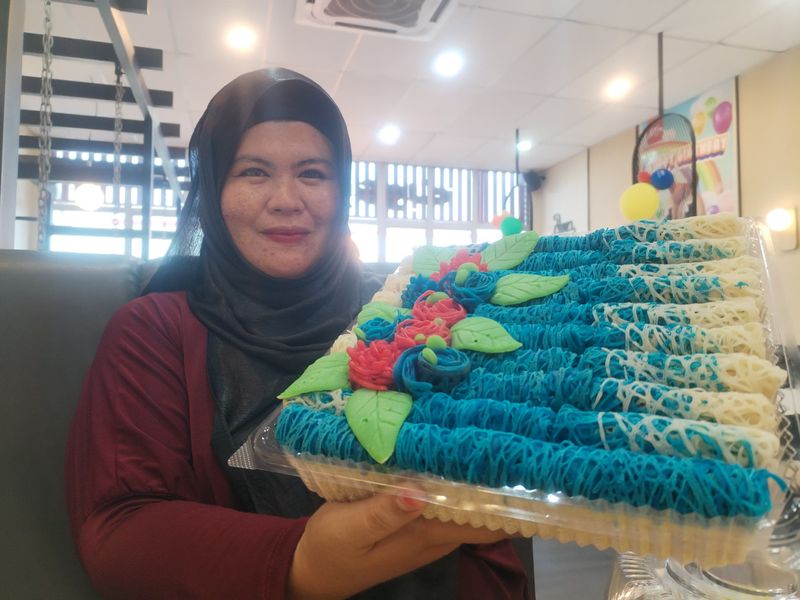 Jualan Roti Jala, Wanita Ini Raup Omzet Rp 54 Juta Setiap Bulan!