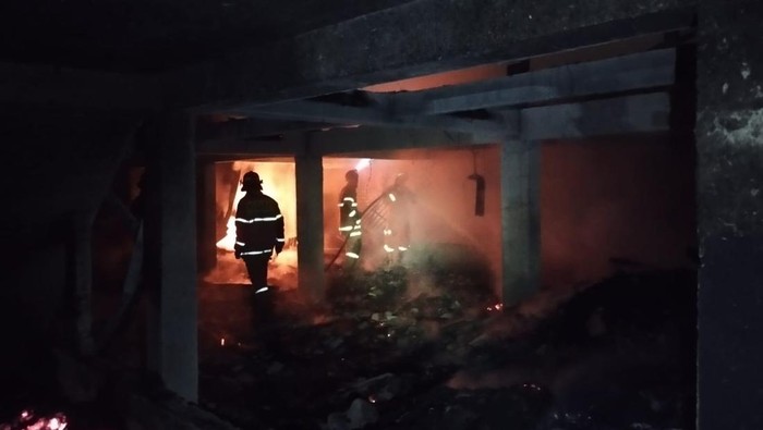 Kebakaran terjadi di Pasar Cisalak, Cimanggis, Kota Depok. Diketahui, Api bersumber dari tempat pemotongan ayam (Foto: Dok. Istimewa)