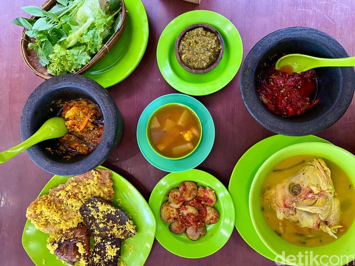 Kepala Kakap Kuah Nanas dan Sayur Asem Gratis Sepuasnya Ada di Sini