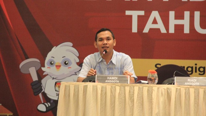Koordinator Divisi Sosialisasi, Pendidikan Pemilih, Partisipasi, dan SDM KPU Lombok Barat, Hamdi. (Dok. KPU Lombok Barat)