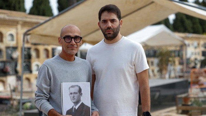Antoni Antoni Balanca, 57, and Jesus Espinos Andres, 33, of the Association of Relatives of Victims of the Mass Grave 96, pose during the exhumation of the last mass graves containing remains of people shot by dictator Francisco Franco's forces in 1939, at the in the cemetery in Paterna, Spain, October 14, 2024. REUTERS / Eva Manez