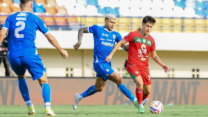 Laga Persib vs Persebaya