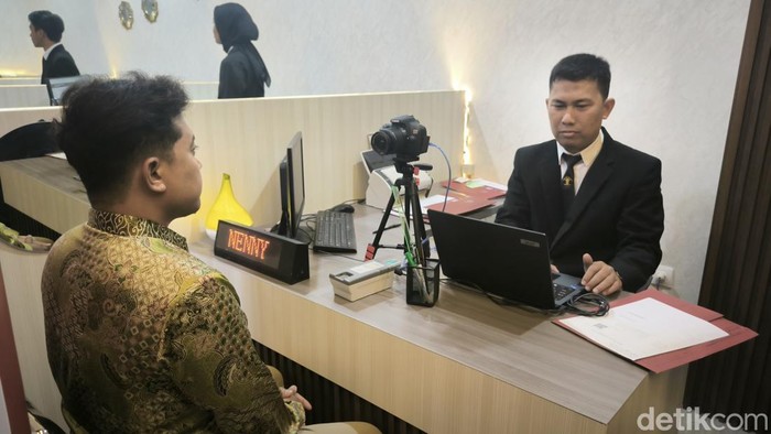 Layanan Immigration Lounge di Gresik