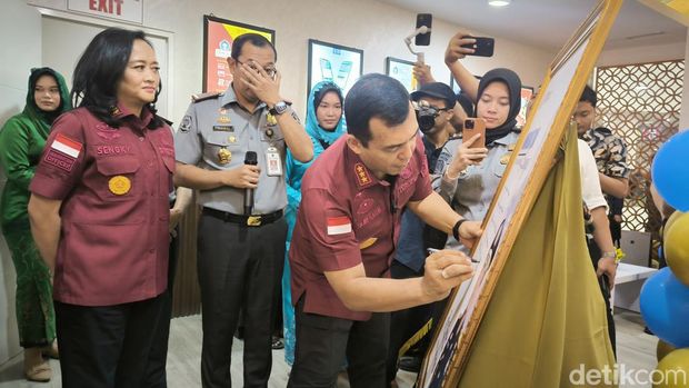 Layanan Immigration Lounge di Gresik
