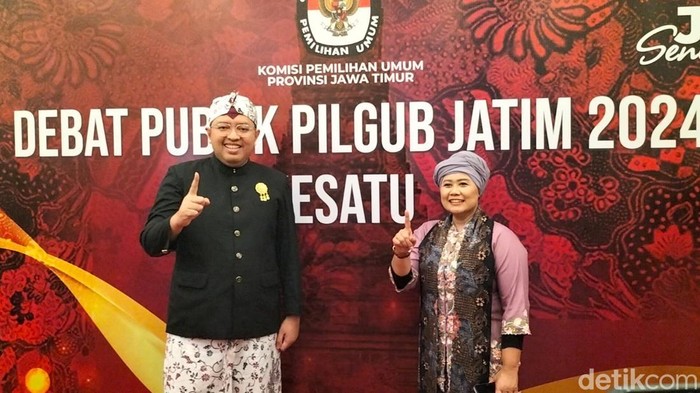 luluk-lukmanul tiba di lokasi debat perdana pilgub jatim di grha unesa
