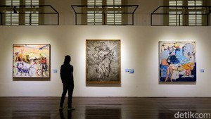8 diantaranya adalah karya pemenang dari dua kategori Established Artist (profesional) dan Emerging Artist (pendatang baru).
