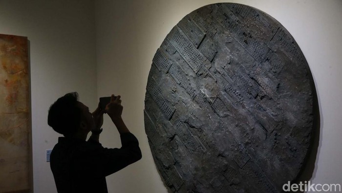 49 Lukisan hasil karya finalis Painting of the Year dipamerkan di Gedung A.A Maramis, Jakarta. Yuk lihat...