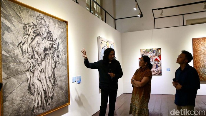 49 Lukisan hasil karya finalis Painting of the Year dipamerkan di Gedung A.A Maramis, Jakarta. Yuk lihat...