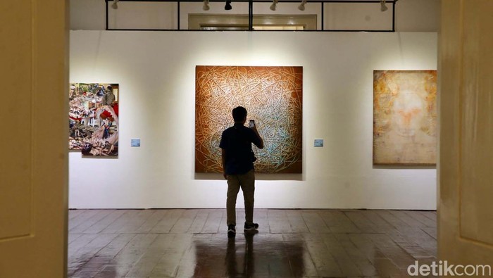 49 Lukisan hasil karya finalis Painting of the Year dipamerkan di Gedung A.A Maramis, Jakarta. Yuk lihat...