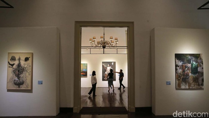 49 Lukisan hasil karya finalis Painting of the Year dipamerkan di Gedung A.A Maramis, Jakarta. Yuk lihat...