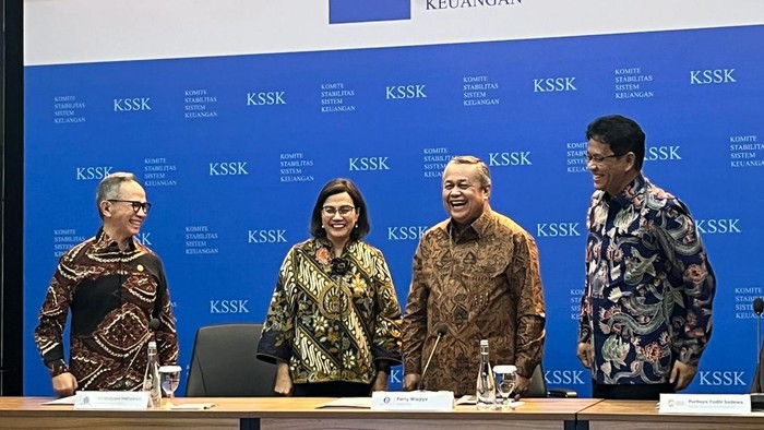 Menkeu Sri Mulyani Indrawati dalam rapat KSSK