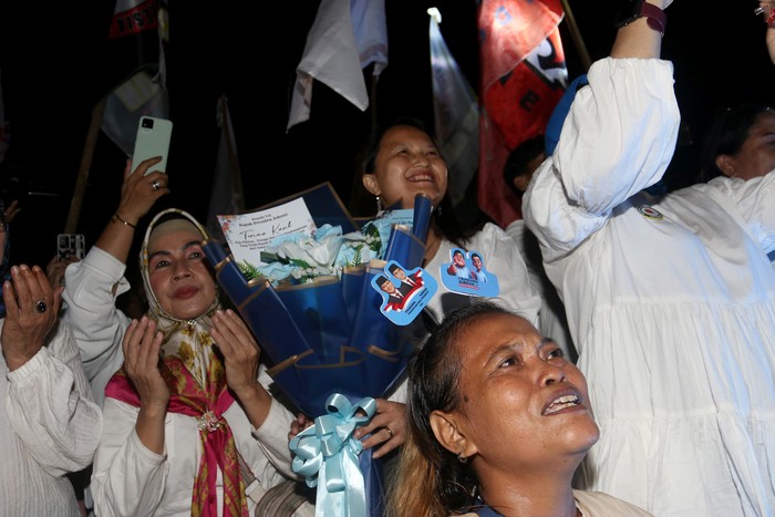 Momen Budi Arie Pimpin Relawan Doa Bersama di Tugu Proklamasi Ratusan Organ Relawan Pendukung Prabowo-Gibran menggelar tasyakuran dan Doa Bersama di Tugu Proklamasi Jakarta. Ketum Projo, Budi Arie memimpin jalannya acara.