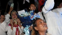Tak lupa Para relawan yang hadir juga ikut mengucapkan terima kasih kepada Jokowi-Maruf yang akan mengakhiri tugasnya dan merayakan keberhasilan 10 tahun kepemimpinan dengan membentangkan berbagai spanduk.
