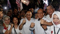 Acara ini dihadiri oleh ribuan relawan dari berbagai wilayah dan organisasi massa. Hadir juga para pentolan relawan, seperti Utje Gustaaf Patty (Ketua Umum BaraJP), Kris Budiharjo (Ketua Umum RKIH), Yanes Yosua Frans (Ketua Umum We Love Jokowi), Darmizal (Ketua Umum ReJo), KP Norman (Ketua Umum Pernusa), Joanes Joko (Koordinator Nasional Duta Jokowi), Budi Arie Setiadi (Ketua Umum Projo), Timothy Ivan Triyono (Sekjen Rumah Juang Indonesia Emas), Sigit Widyawan, dan Arief Rosyid (Komandan TKN Fanta).