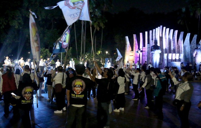 Momen Budi Arie Pimpin Relawan Doa Bersama di Tugu Proklamasi Ratusan Organ Relawan Pendukung Prabowo-Gibran menggelar tasyakuran dan Doa Bersama di Tugu Proklamasi Jakarta. Ketum Projo, Budi Arie memimpin jalannya acara.