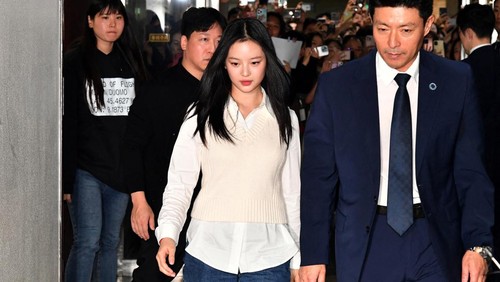 New Jeans' Hanni arrives to testify at the National Assembly for a hearing on October 15, 2024, in Seoul, South Korea. Hanni of the girl group NewJeans has made a statement, expressing her willingness to testify at a National Assembly audit over workplace bullying allegations. Kim Min-Hee/Pool via REUTERS