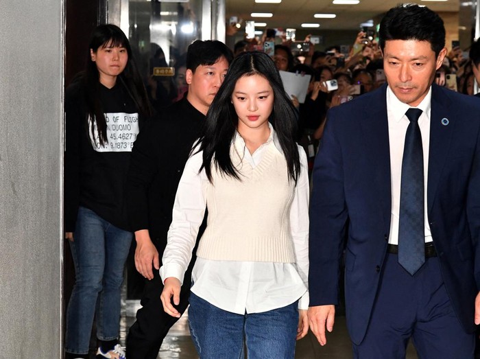 New Jeans Hanni arrives to testify at the National Assembly for a hearing on October 15, 2024, in Seoul, South Korea. Hanni of the girl group NewJeans has made a statement, expressing her willingness to testify at a National Assembly audit over workplace bullying allegations. Kim Min-Hee/Pool via REUTERS