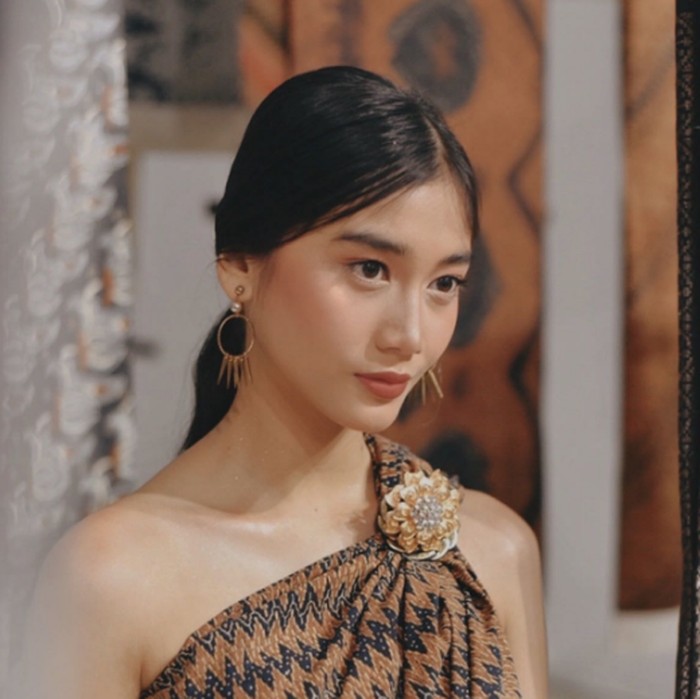 Hari ini, 18 Oktober 2024, Nurhayati genap berusia 27 tahun. Ia merupakan eks member JKT48 asal Palembang.