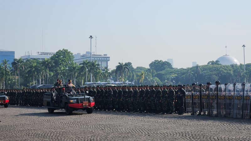 Panglima TNI dan Kapolri pimpin apel pengamanan pelantikan Presiden-Wapres di Monas (Adrial/detikcom)