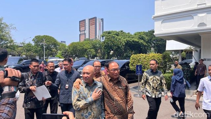 Para menteri mulai mendatangi Istana untuk makan siang bersama Presiden Joko Widodo (Jokowi) dan Wapres Maruf Amin jelang purnatugas. (Eva/detikcom)