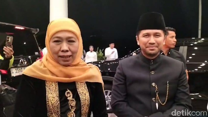 Paslon nomor urut 2 Khofifah-Emil tiba di lokasi debat Pilgub Jatim 2024.