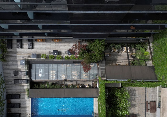 Penampakan Hotel Lokasi Tewasnya Liam Payne di Argentina A drone view shows part of the hotel where Liam Payne, former One Direction band member, was found dead after he fell from a third-floor hotel room balcony, in Buenos Aires, Argentina, October 17, 2024. REUTERS/Tomas Cuesta