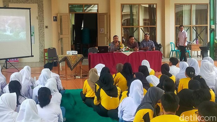 Penyuluhan siswa di Kota Blitar dalam pencegahan narkoba