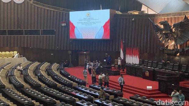 Persiapan gelaran pelantikan presiden dan wakil presiden 2024-2029, Prabowo Subianto dan Gibran Rakabuming, telah dilakukan di gedung MPR/DPR/DPD RI (Firda/detikcom)