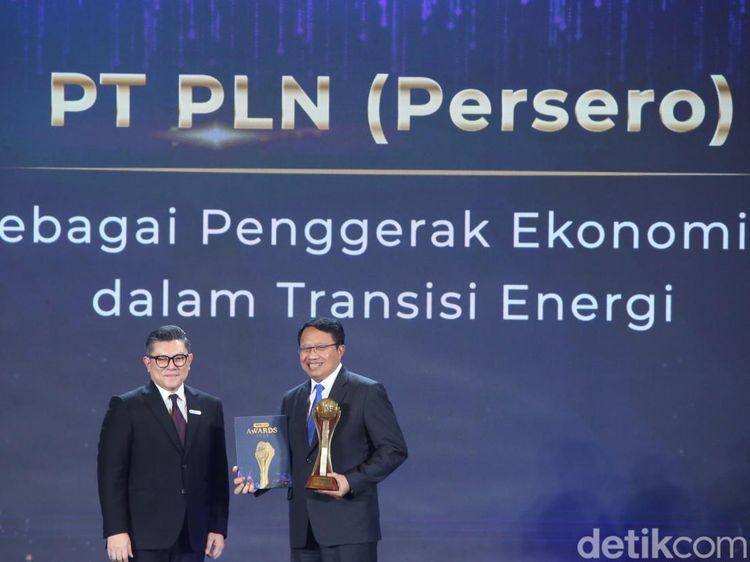 PLN Raih Penghargaan Penggerak Ekonomi Kerakyatan dalam Transisi Energi