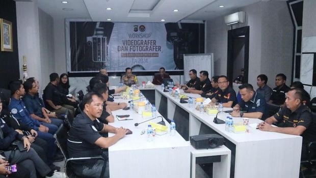 Polda Metro Jaya menggelar workshop untuk meningkatkan kemampuan fotografi dan videografi personel humas.