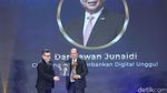 Darmawan Junaidi Raih Penghargaan CEO Visi Perbankan Digital