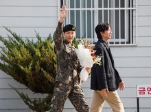 Potret J-Hope BTS Selesai Wajib Militer, Disambut Antusias ARMY Potret J-Hope BTS Selesai Wajib Militer, Disambut Antusias ARMY