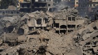 Perdana Menteri Sementara Lebanon Najib Mikati mengutuk serangan terhadap ibu kota provinsi tersebut, dengan mengatakan bahwa serangan tersebut sengaja menargetkan pertemuan dewan kota untuk membahas layanan kota dan situasi bantuan.