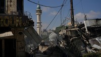 Serangan tersebut menimbulkan kekhawatiran bahwa kampanye udara Israel yang meluas, yang dirancang untuk menghancurkan Hizbullah yang didukung Iran, dapat semakin mencakup pejabat publik dan gedung-gedung, yang sejauh ini tidak terkena dampaknya.