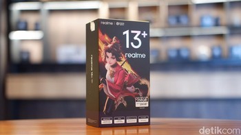 Realme 13 Plus 5G dikemas dengan cover bertema Honor of Kings, Foto: Adi Fida Rahman/detikINET