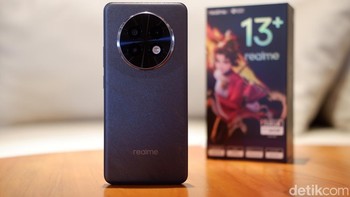 Kapasitas 5.000 mAh dengan pengisian cepat 80W, isi 5 menit bisa digunakan main game sejam, Foto: Adi Fida Rahman/detikINET