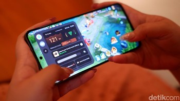 Khusus Honor of Kings mencapai 120fps. Kehebatan gaming dari realme 13+ 5G semakin divalidasi oleh TÜV SÜD Lag-free Mobile Gaming Certificate, yang mencapai peringkat S-level untuk kelancaran esports di bawah standar pengujian TÜV SÜD yang ketat. Foto: Adi Fida Rahman/detikINET