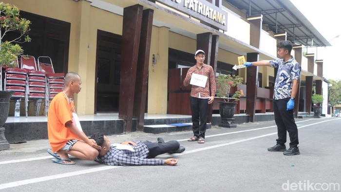 Rekonstruksi santri di Blitar tewas dilempar kayu