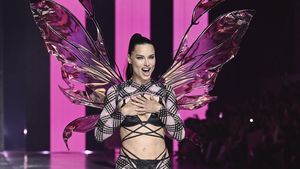 Foto: Reuni Para Bidadari Victorias Secret, Adu Seksi Lingerie Bersayap