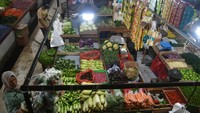 Para pedagang sudah menempati kios-kios di Pasar Jambu Dua.
