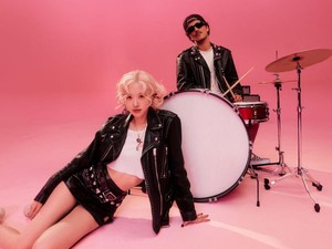 Lirik Lagu APT Rose & Bruno Mars Lengkap dengan Chord serta Terjemahannya