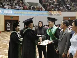 Kisah Anak Petani Sayur Kuliah Kedokteran di UPNVJ, Juarai 37 Kompetisi Nasional-Dunia