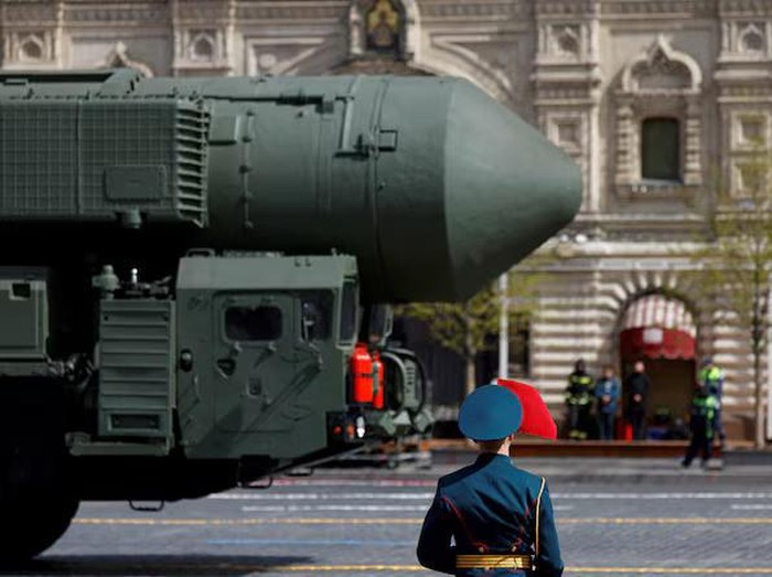 A Russian Yars intercontinental ballistic missile system drives past an honour guard during a military parade on Victory Day in central Moscow, Russia May 9, 2022. REUTERS/Maxim Shemetov/File Photo Purchase Licensing Rights
