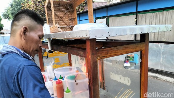 Rudi penjual cilor di Bandung.