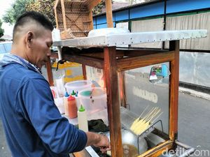 Kisah Rudi dan Gerobak Cilor yang Hidupi Keluarga