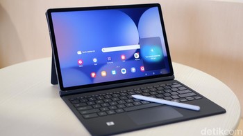 Galaxy Tab S10 Plus disokong chip Dimensity 9300+ dengan RAM 12 GB dan memori internal 256 GB. Foto: Adi Fida Rahman/detikINET