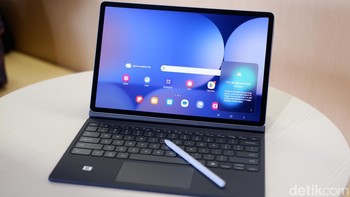 Samsung menyebut Galaxy Tab S10 series sebagai tablet AI-ready. Pengguna bisa menggunakan fitur Galaxy AI, mulai dari Note Assist, PDF Overlay, Handwriting Help, Sketch to Image, dan Circle to Search. Foto: Adi Fida Rahman/detikINET